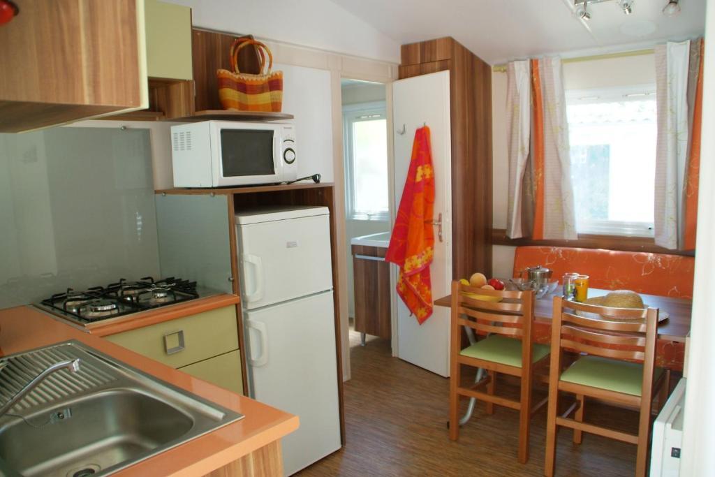 Camping Resort Les Champs Blancs Agde Bilik gambar